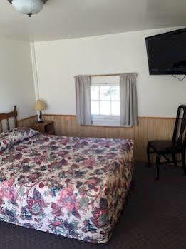East Glacier Motel&cabins